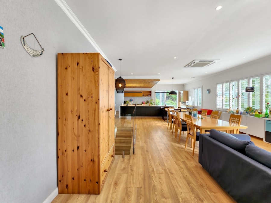 To Let 5 Bedroom Property for Rent in Vredehoek Western Cape